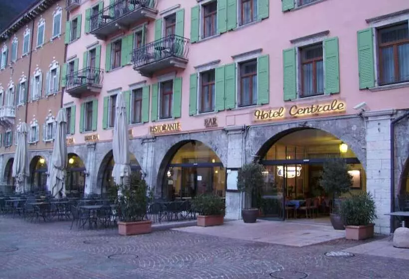 فندق Centrale