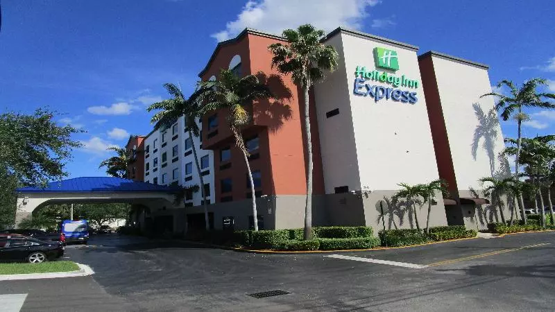 호텔 Holiday Inn Express And Suites Fort Lauderdale Airport West, An Ihg