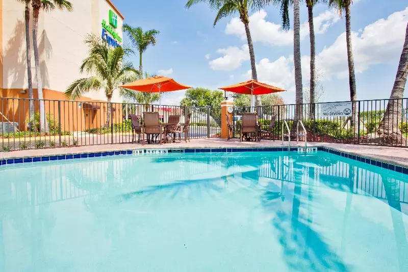 호텔 Holiday Inn Express And Suites Fort Lauderdale Airport West, An Ihg