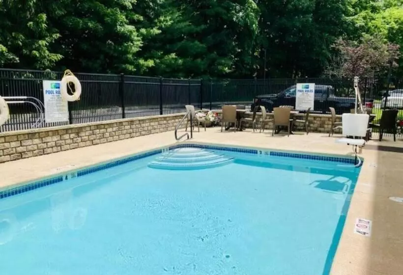 Holiday Inn Express Hotel & Suites Danbury   I 84 By Ihg