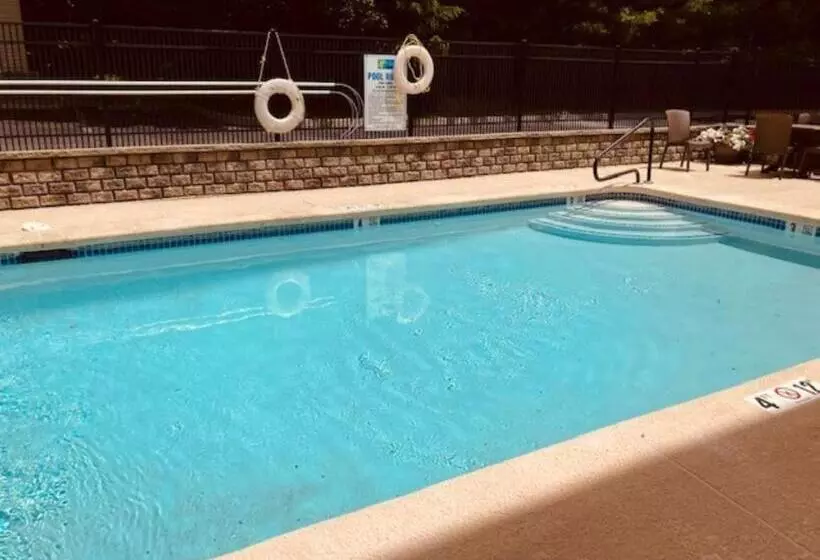 Holiday Inn Express Hotel & Suites Danbury   I 84 By Ihg