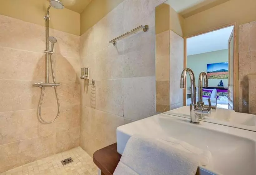 Отель Hostellerie Le Paradou