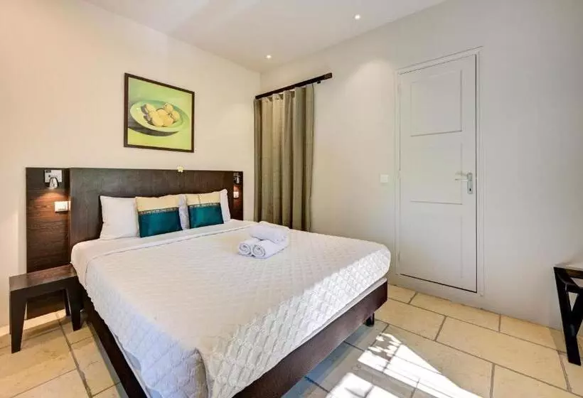 Отель Hostellerie Le Paradou