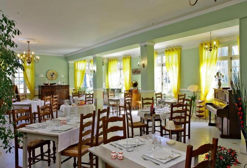 Отель Logis Hôtel Restaurant Le Lascaux