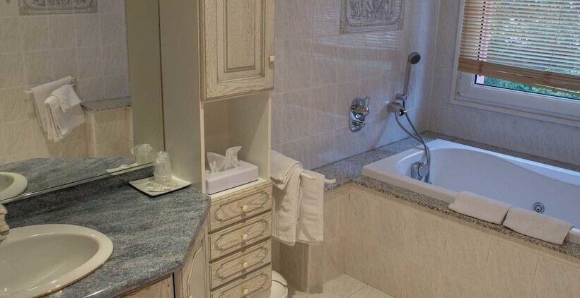 酒店 Hôtel Restaurant L Evidence