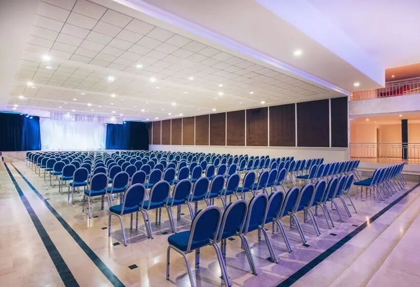 Отель Iberostar Waves Averroes