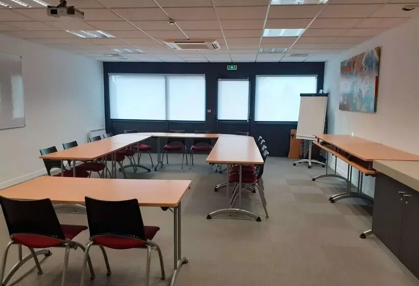 בית מלון כפרי Kyriad Niort Espace Mendesfrance