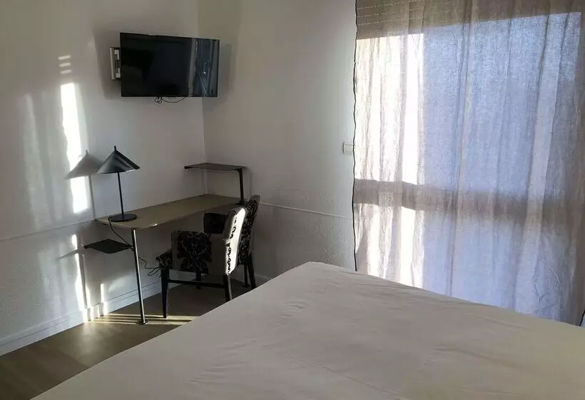 Отель Kyriad Nuits Saint Georges