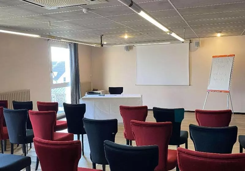 Отель Kyriad Nuits Saint Georges