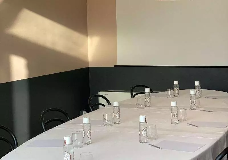 Отель Kyriad Nuits Saint Georges