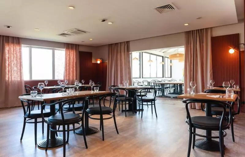 Отель Kyriad Nuits Saint Georges