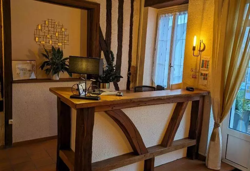 فندق Logis Hôtel Le Saint Florent