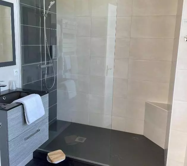 فندق Logis Hôtel Le Saint Florent