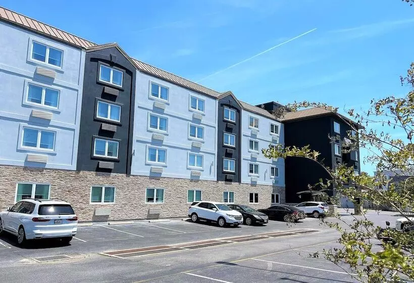 هتل Country Inn & Suites By Radisson Rehoboth Beach   Dewey