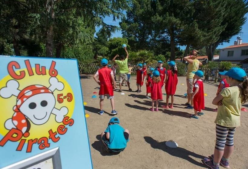 בית מלון כפרי Ouilok   Domaine De Litteau Campsite