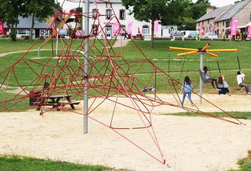 בית מלון כפרי Ouilok   Domaine De Litteau Campsite