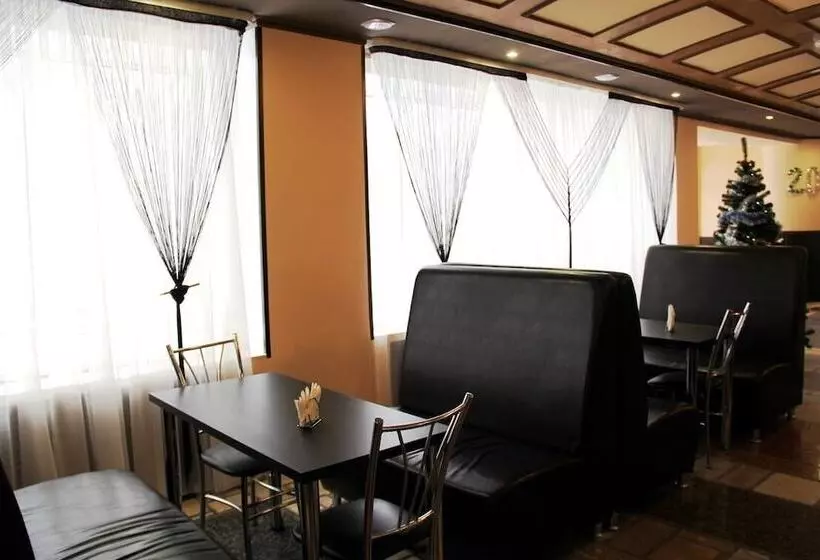 Oasis Hotel   Hostel