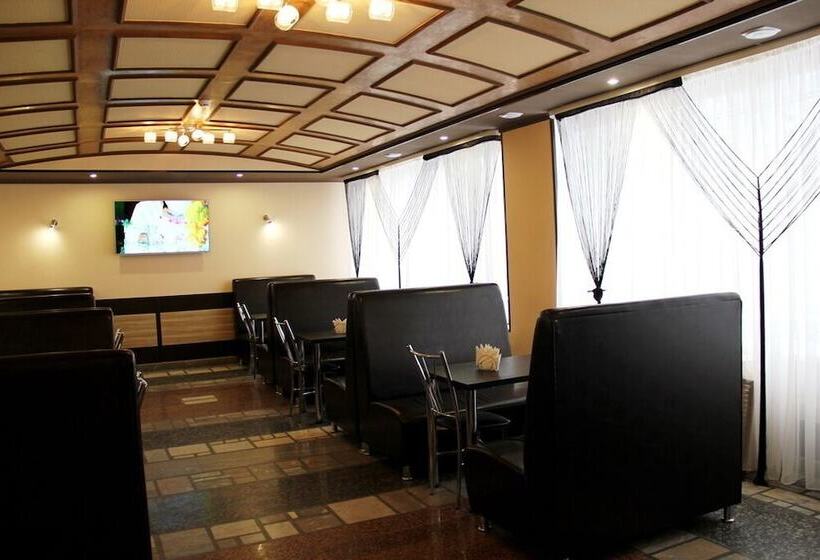 Oasis Hotel   Hostel