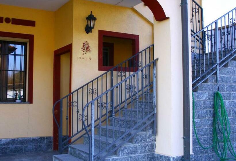 هتل Albergo Vecchio Pavone