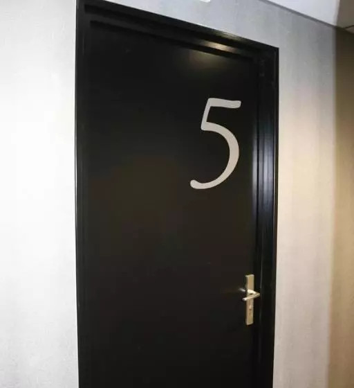 ホテル Hôtel   Restaurant Eugenie