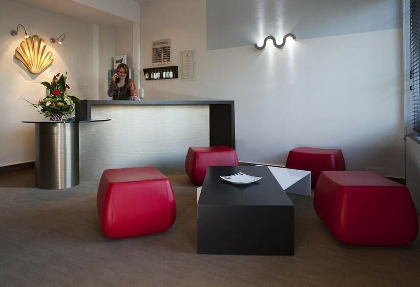 هتل Logis Le Relais Saint Jacques