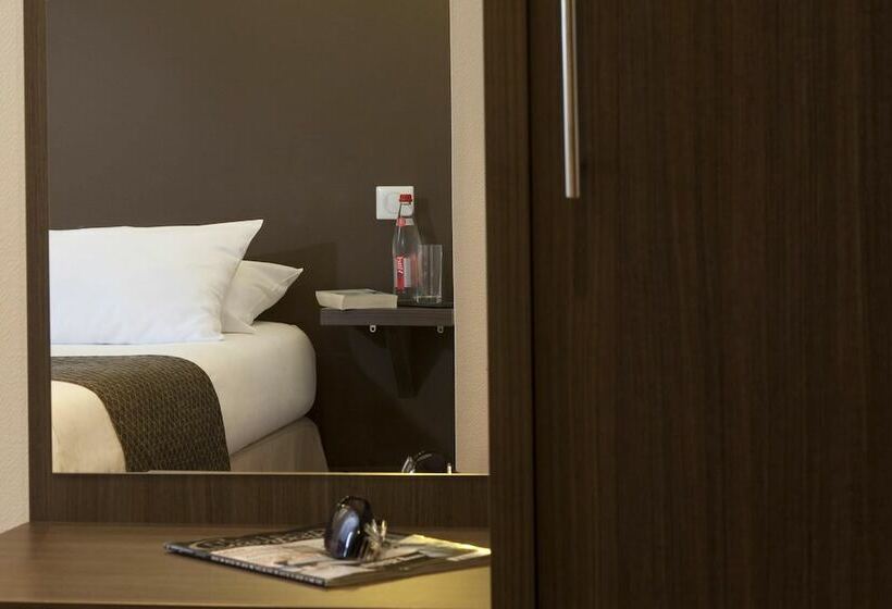 هتل Logis Le Relais Saint Jacques