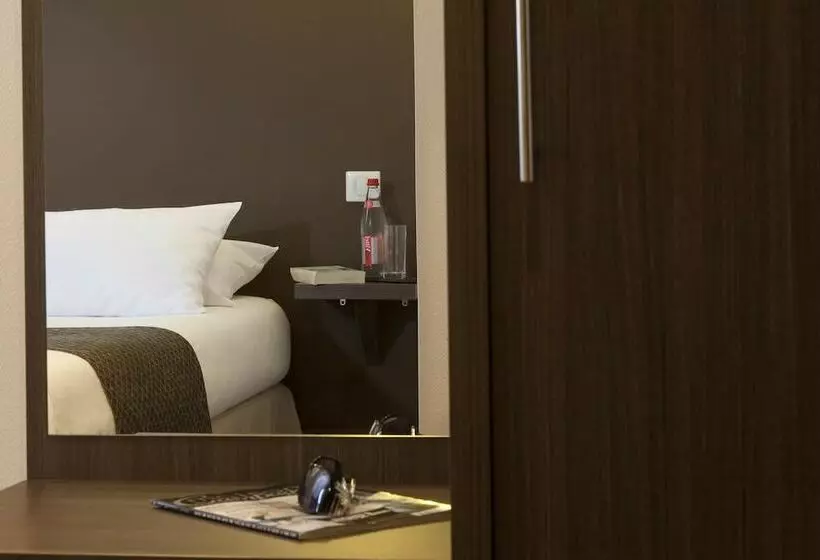 Отель Logis Le Relais Saint Jacques