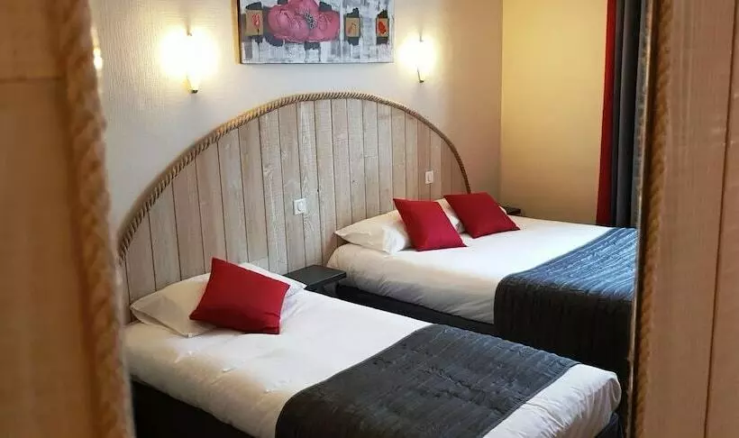 Отель Logis Le Relais Saint Jacques