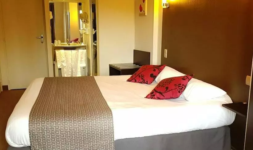 Отель Logis Le Relais Saint Jacques