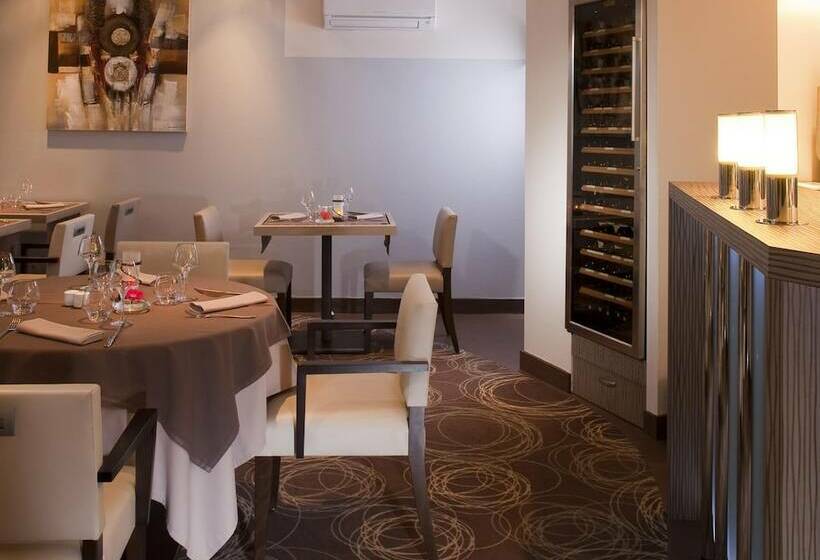 هتل Logis Le Relais Saint Jacques