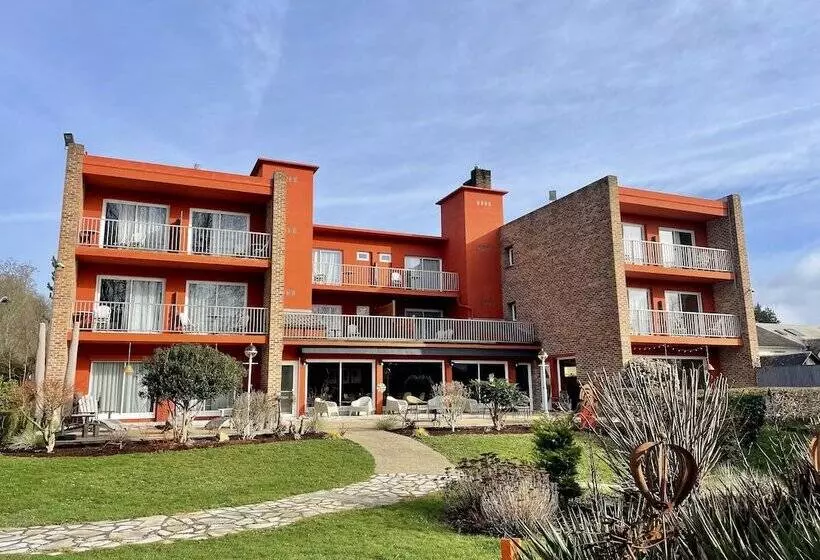 Отель Logis Hôtel & Restaurant Le Relais De Montigny