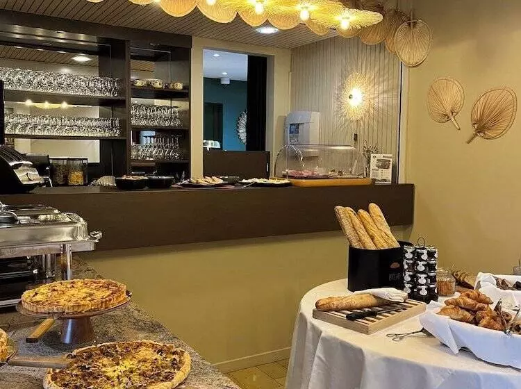 Отель Logis Hôtel & Restaurant Le Relais De Montigny