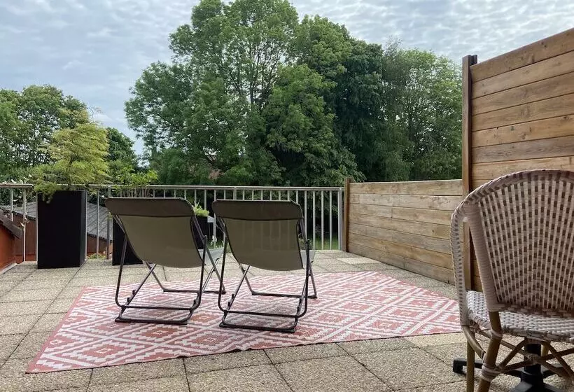 Отель Logis Hôtel & Restaurant Le Relais De Montigny