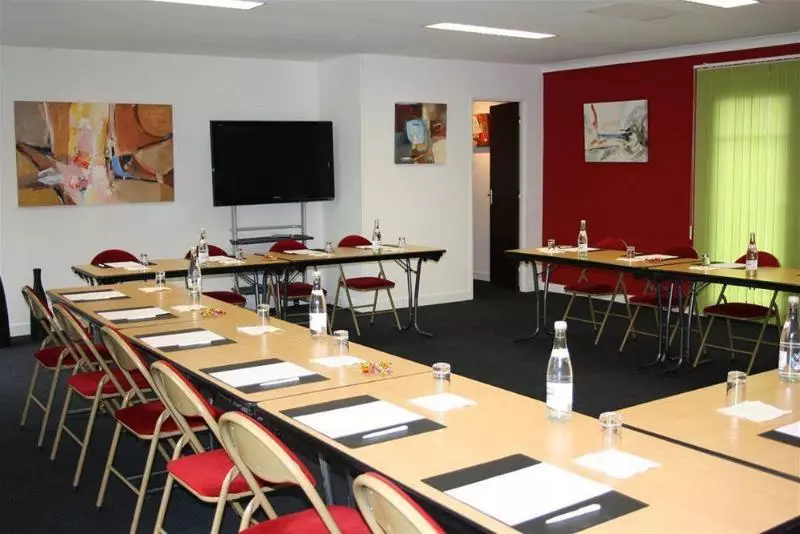 Отель Logis Hôtel & Restaurant Le Relais De Montigny