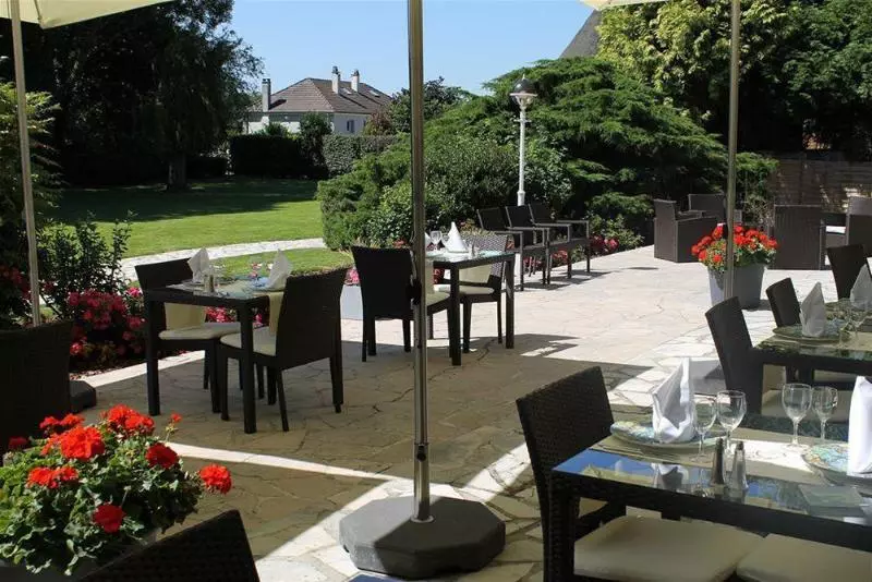 Отель Logis Hôtel & Restaurant Le Relais De Montigny