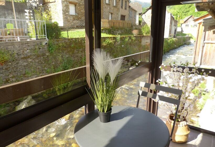 هتل Logis Auberge De L Isard