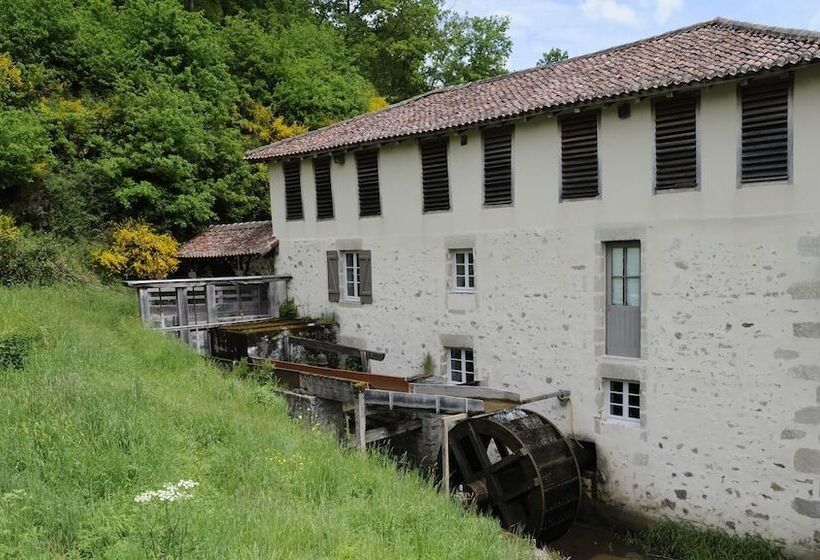 هتل Logis Le Relais Saint Jacques