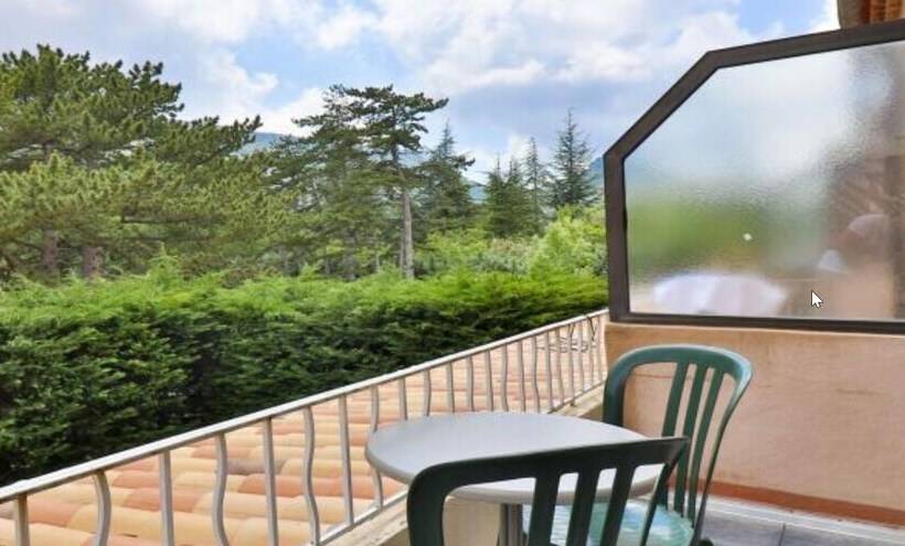 Отель Lou Pèbre D Aï