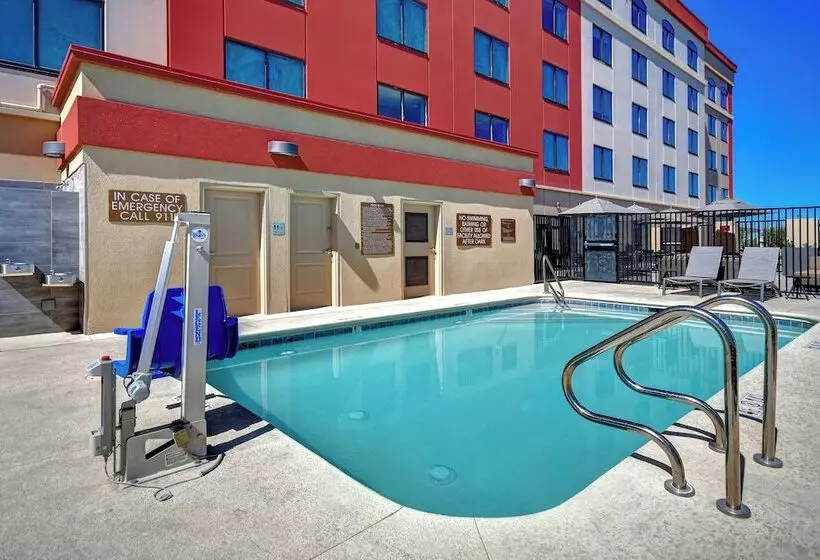 ホテル Fairfield Inn & Suites Las Vegas Airport South