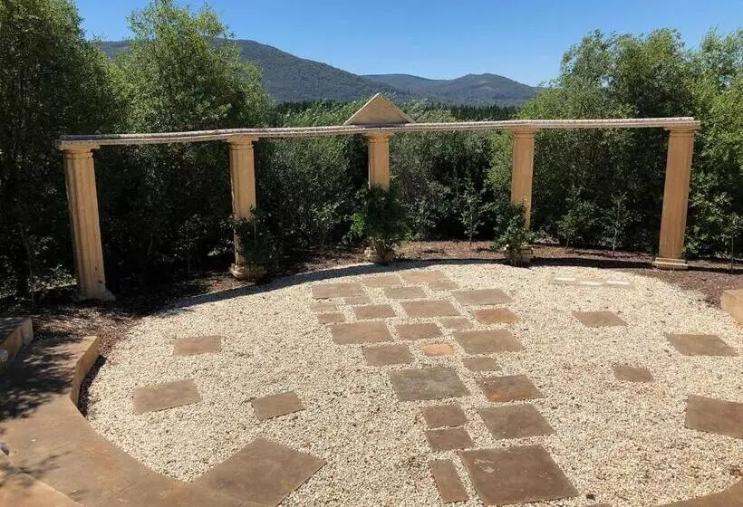 Macedon Ranges Hotel & Spa