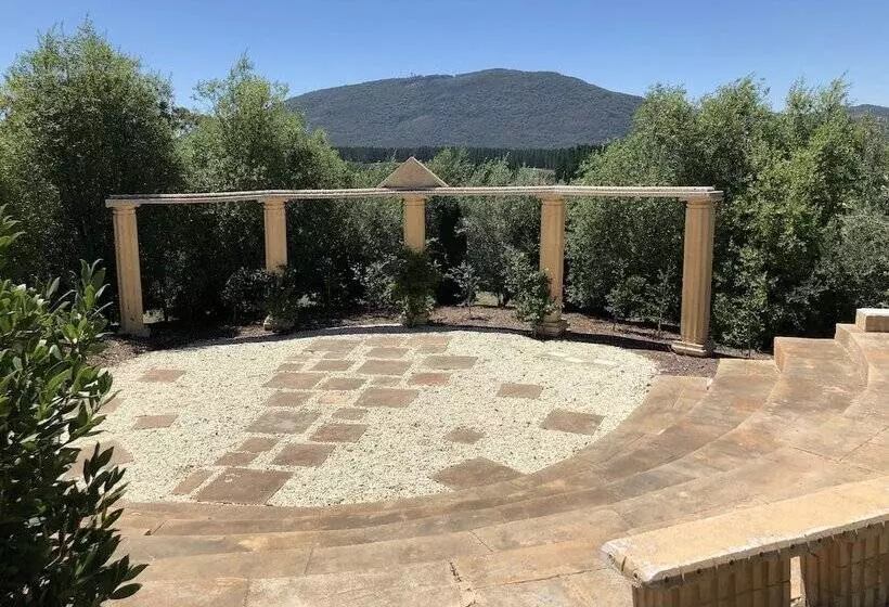 Macedon Ranges Hotel & Spa