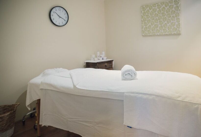 Macedon Ranges Hotel & Spa