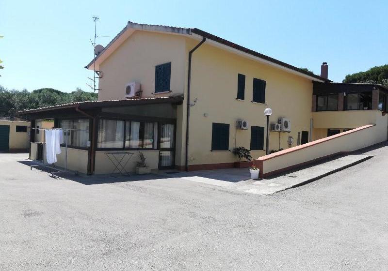 ベッドアンドブレックファースト Royal Sporting Club