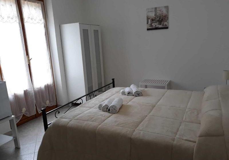 ベッドアンドブレックファースト Royal Sporting Club