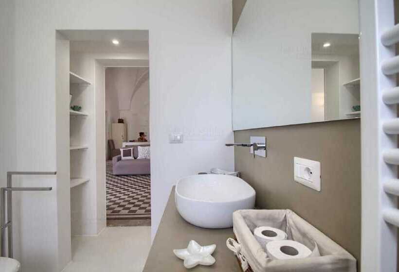 Deluxe Tangerine Court