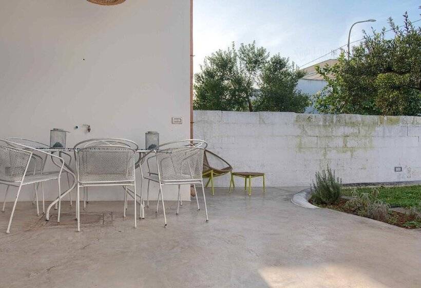 Deluxe Tangerine Court