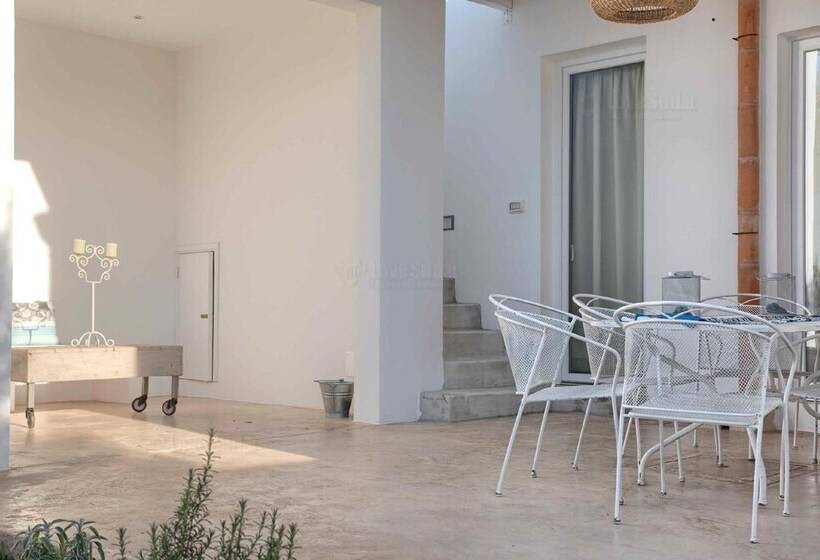 Deluxe Tangerine Court