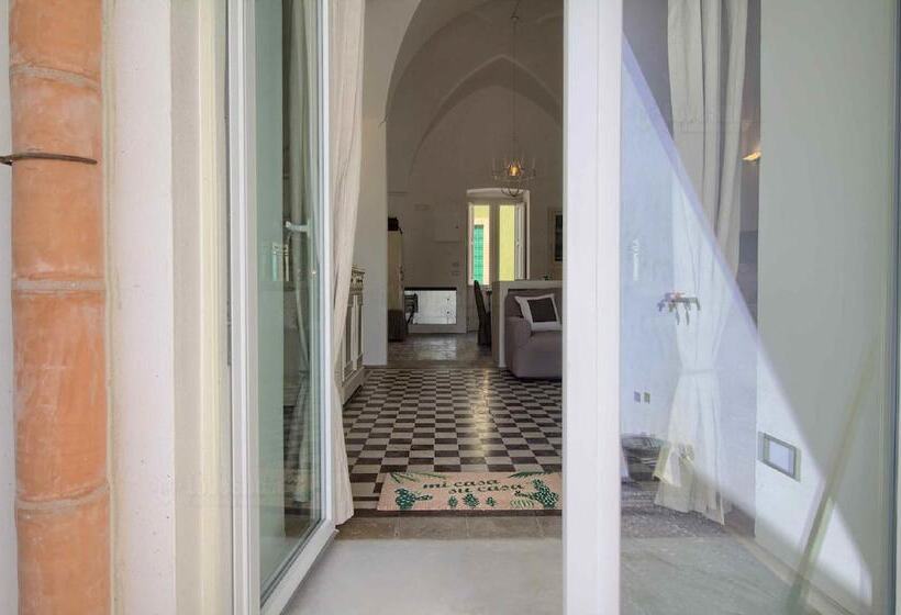 Deluxe Tangerine Court