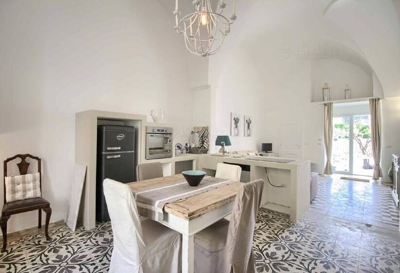 Deluxe Tangerine Court