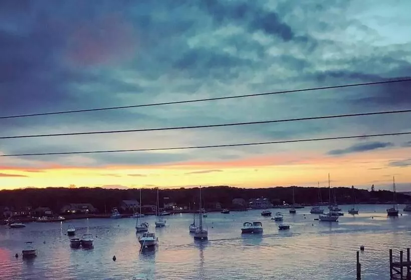 Hostelli The Attleboro House